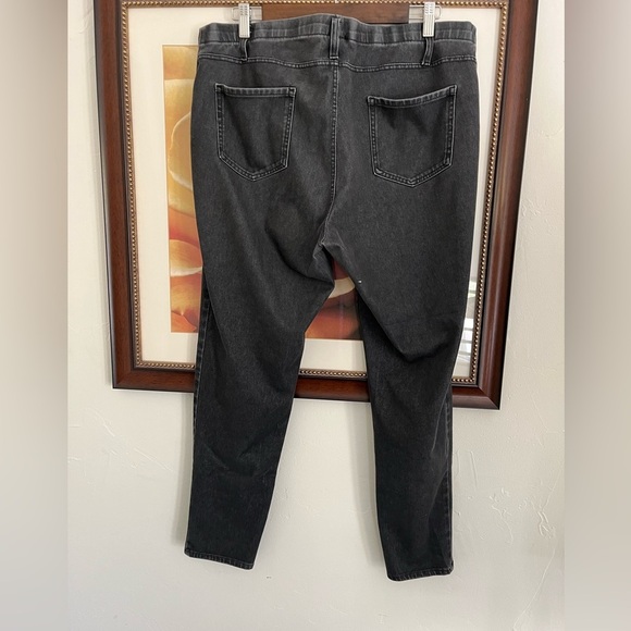 Grey Jeans - Picture 1 of 5